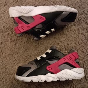 Nike Huarache Run TD Dark Smoke Grey/University Red 704950-041 - Sz 6C PRE-OWNED